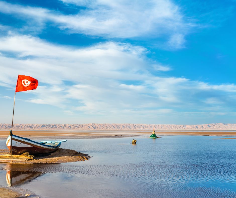 Landscapes-in-Tunisia-salt-lake-chott-djerid