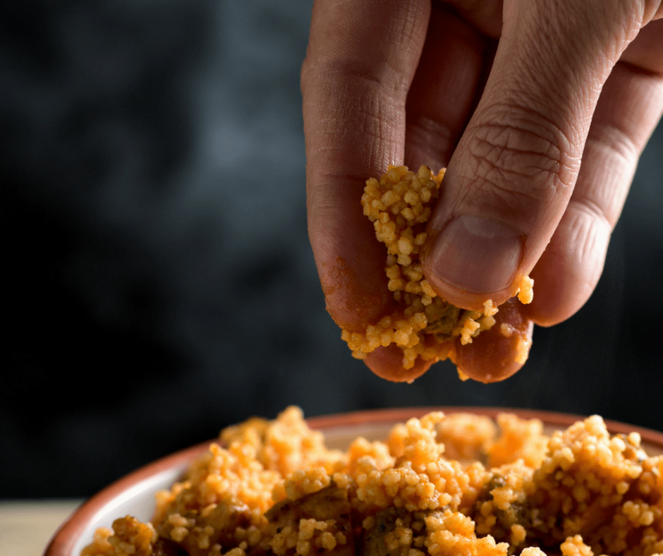 hand-eating-saudi