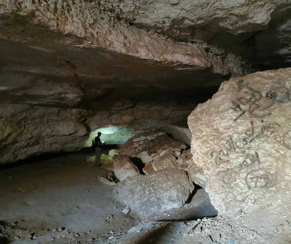 hidden-caves-jebel-fihrayn