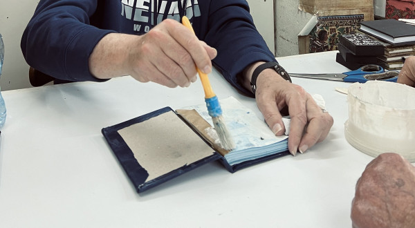 Atelier de reliure et pause café à Bab Tounes